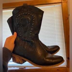 Black western boots